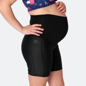 Cadenshae high waisted maternity bike shorts- small